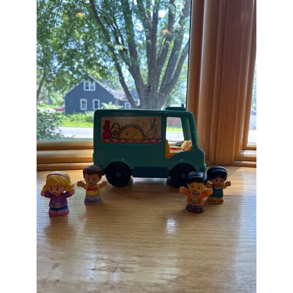 Fisher-Price Little People Serve It Up Food Truck With Figures Playset - Picture 7 of 9